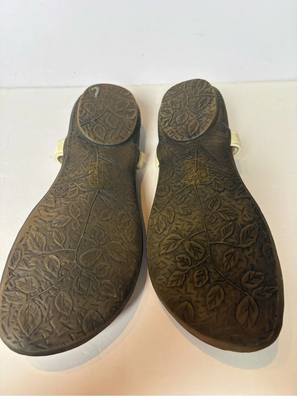 Beautiful Patrizia Women’s Cream/Gold Multi Thong Sandals Size 36
